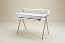 Mesa para Computador em branco fosco com bandeja para teclado e prateleira - Lumora Casa